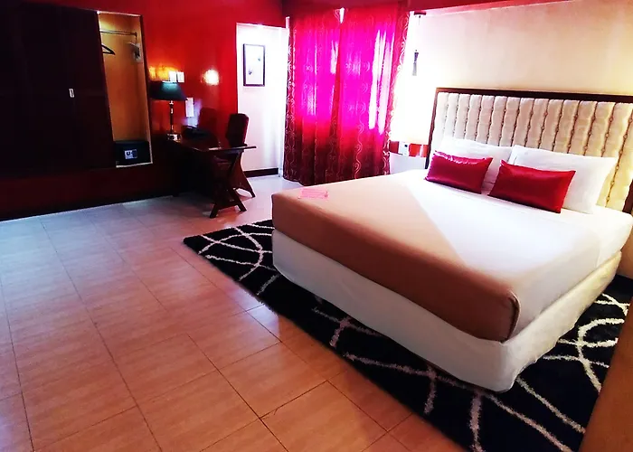 Hotel Cebu Dulcinea And Suites-mactan Airport 3*